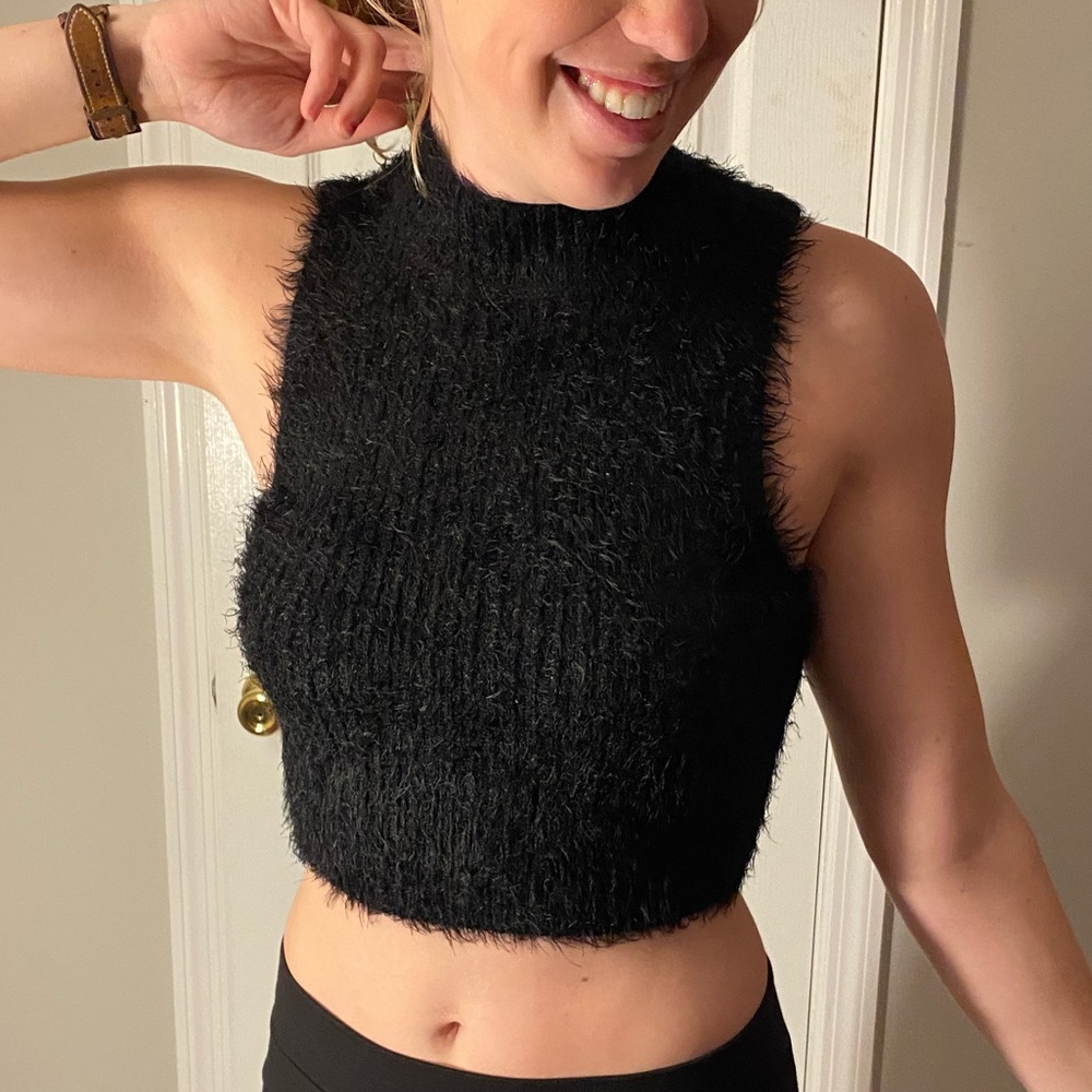 Black 90m’s style crop top